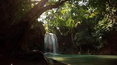 瀑布夏天瀑布自然风景旅游视频的预览图